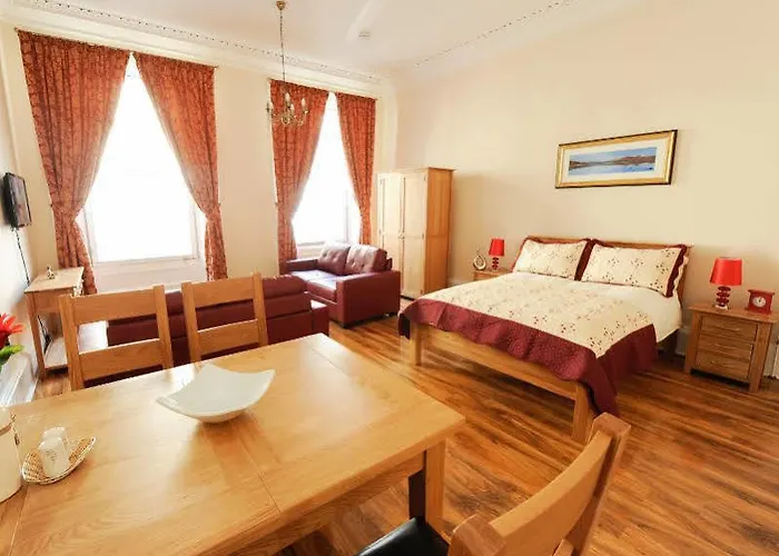 Апарт-отель Edinburgh City Suites 4*