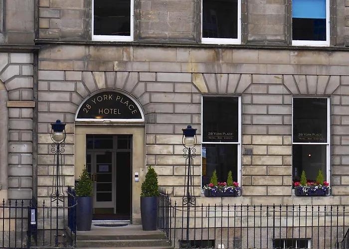 28 York Place 3*