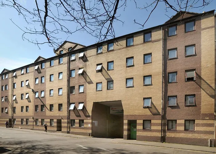 Destiny Student - Meadow Court * אדינבורו