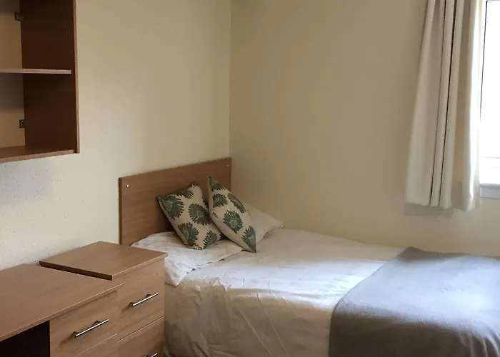 Destiny Student - Meadow Court * אדינבורו