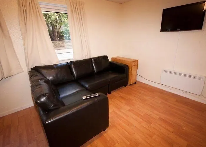 Destiny Student - Meadow Court אדינבורו