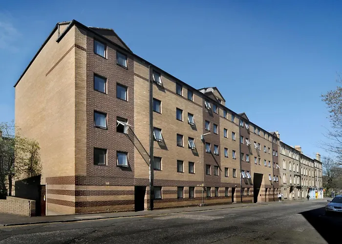 Destiny Student - Meadow Court * אדינבורו