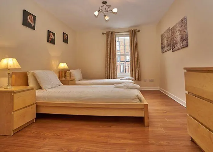 Pearl - Haymarket אדינבורו