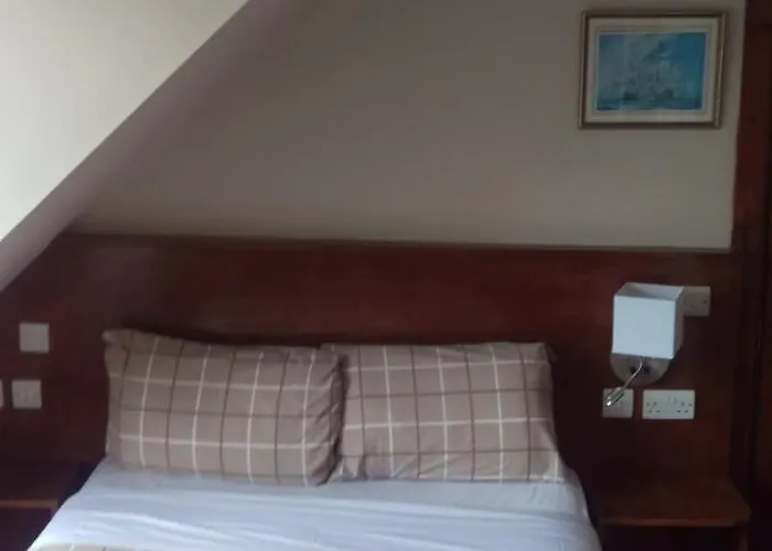 Πανσιόν Cambridge House 3*