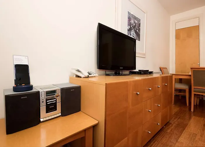 Lägenhetshotell Holyrood 4*