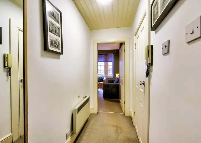 Joivy Charming Close To Centre