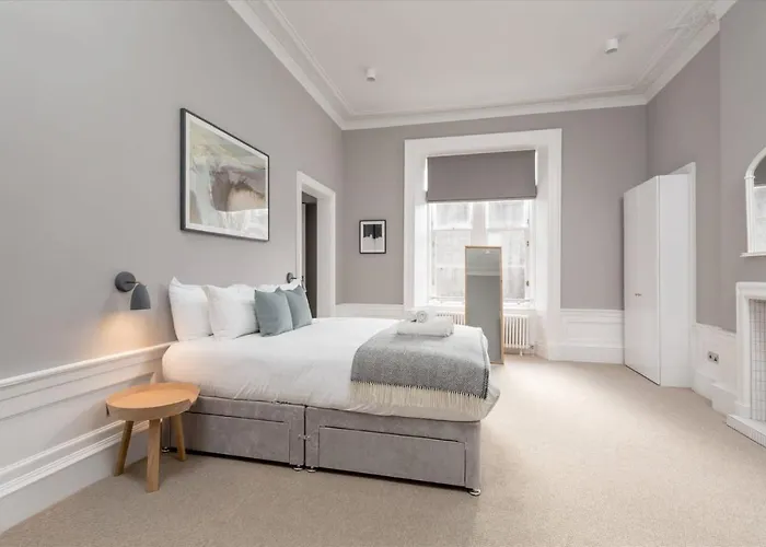 Joivy Spacious Close To Princes Street