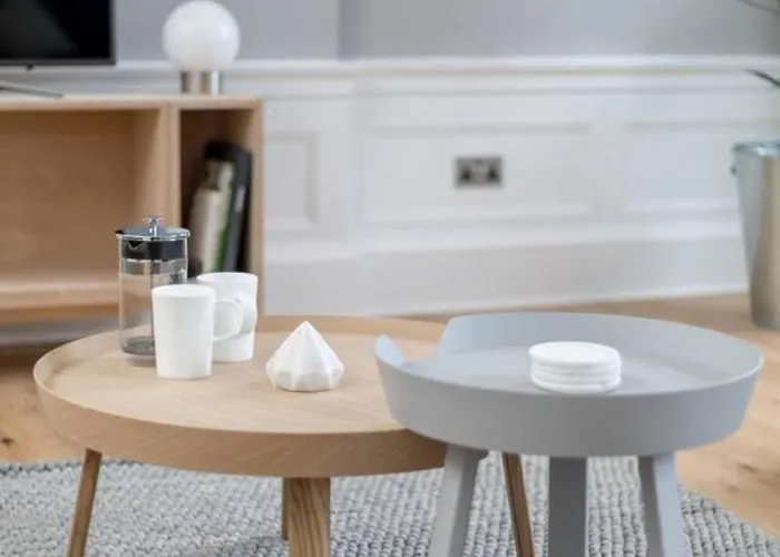 Joivy Spacious Close To Princes Street Apartment