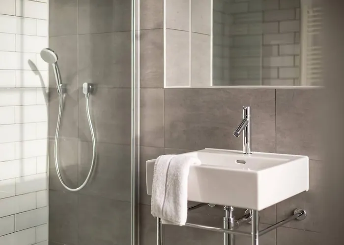 Joivy Spacious Close To Princes Street Apartment *