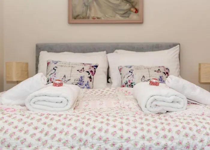 Joivy Spacious Flat With Garden In Centre Edinburgh