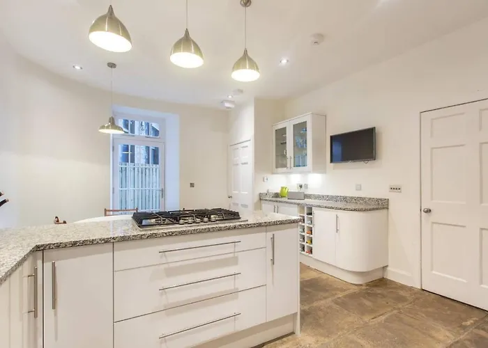 Joivy Spacious Flat With Garden In Centre Edimburgo