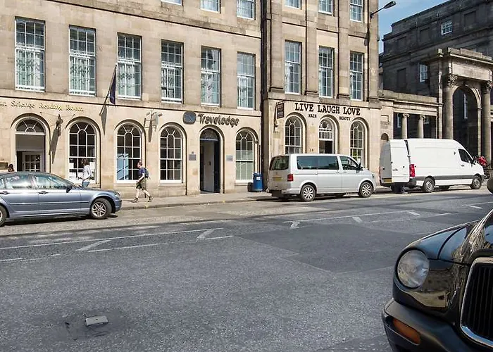 Travelodge Waterloo Place Hotel 3*