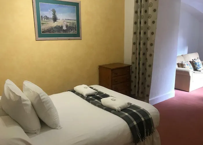 Fantastic 3 Double Bedrooms 2 Bathrooms Garden Sleeps 6 Edinburgh