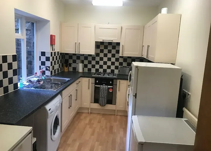 Fantastic 3 Double Bedrooms 2 Bathrooms Garden Sleeps 6 Edinburgh