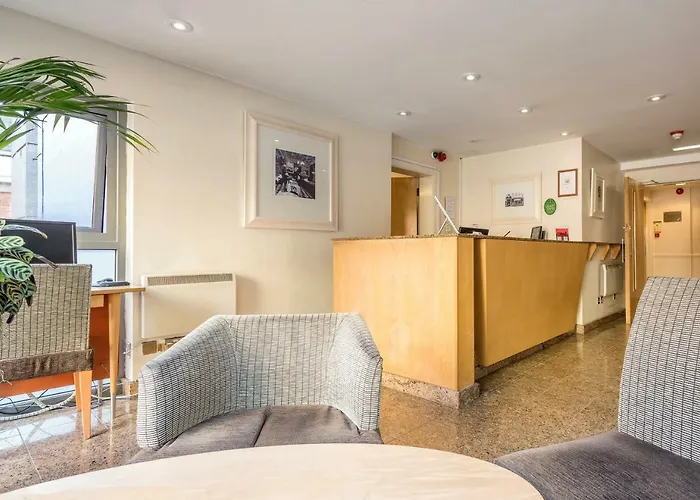 Holyrood Lägenhetshotell 4*