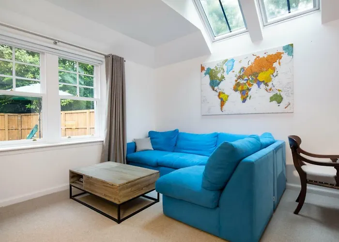 Trinity - With Private Garden And Parking *