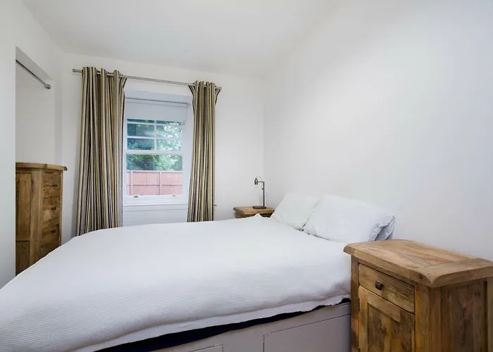 Trinity - With Private Garden And Parking