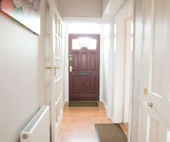 Montgomery - Stevensons Apartment Edinburgh