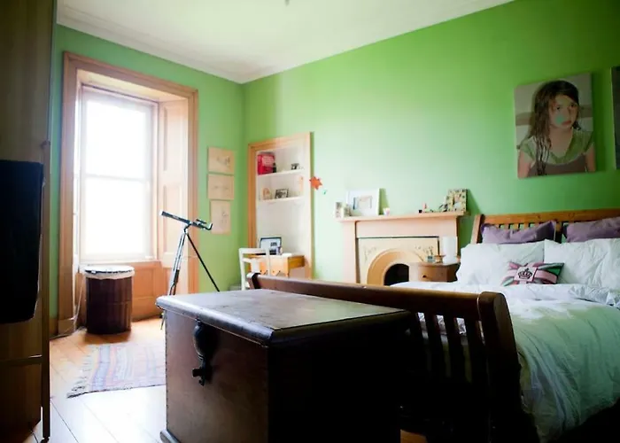 Epicurean Clerk * Edinburgh