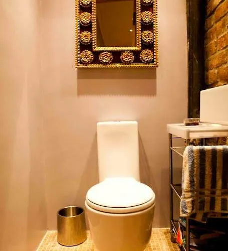 Apartment Epicurean Clerk *