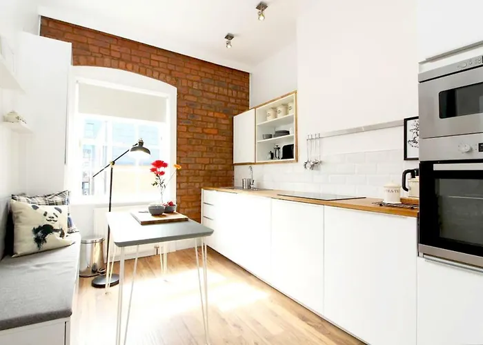 Stylish Flat In 1860's Listed Building Apartment *