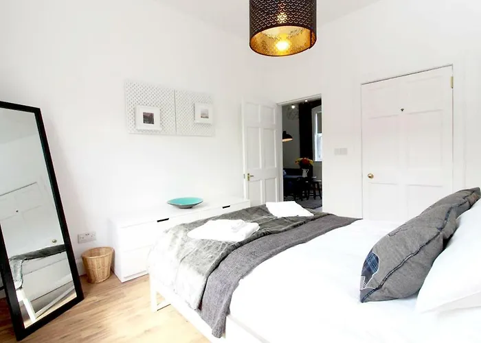 Stylish Flat In 1860's Listed Building Apartment