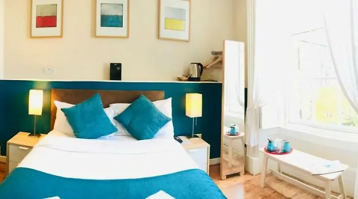 Dene Guest House, New Town 3*