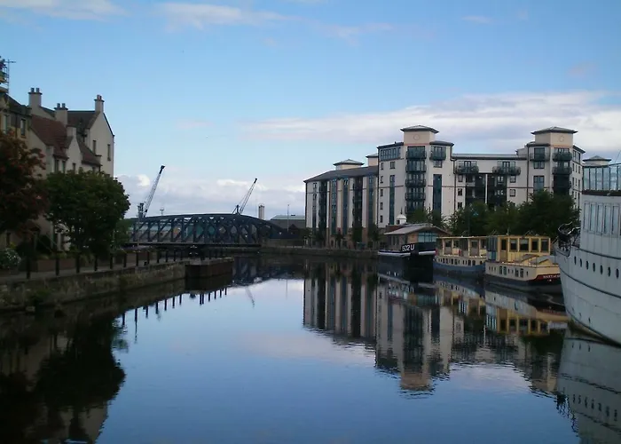 20/5 Timber Bush Apartment Edinburgh