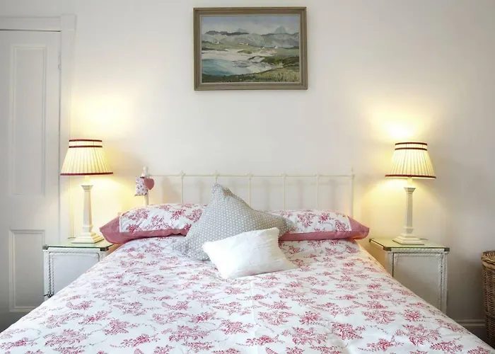 5 Star Beautiful & Vintage, Spacious In Chic Location! * אדינבורו