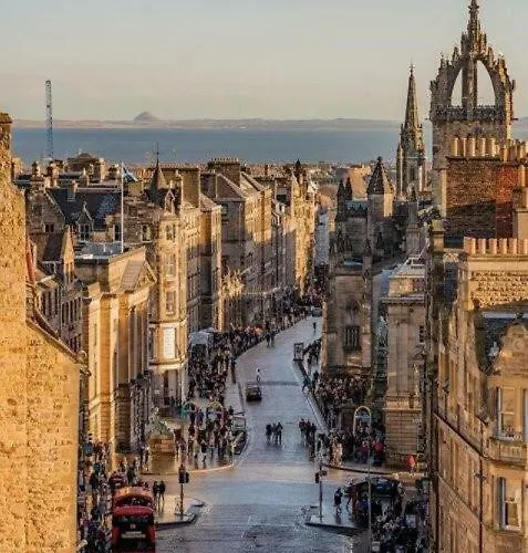 New Refurb Now- Sleep Upto 4- Heart Of City * Edinburgh