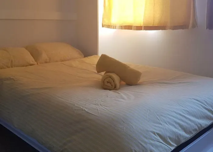 Apartment New Refurb Now- Sleep Upto 4- Heart Of City