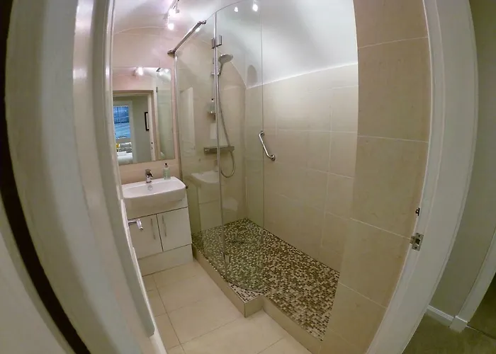 Escape To @ Abercromby Place Apartamento *
