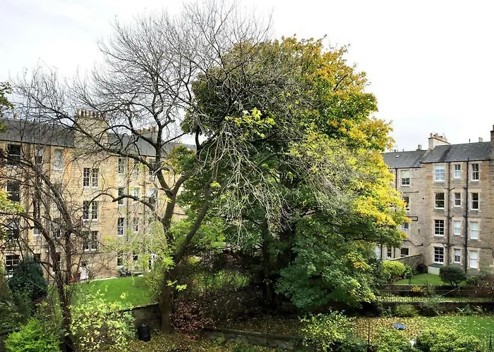 דירה 5 Star Beautiful & Vintage, Spacious In Chic Location! אדינבורו