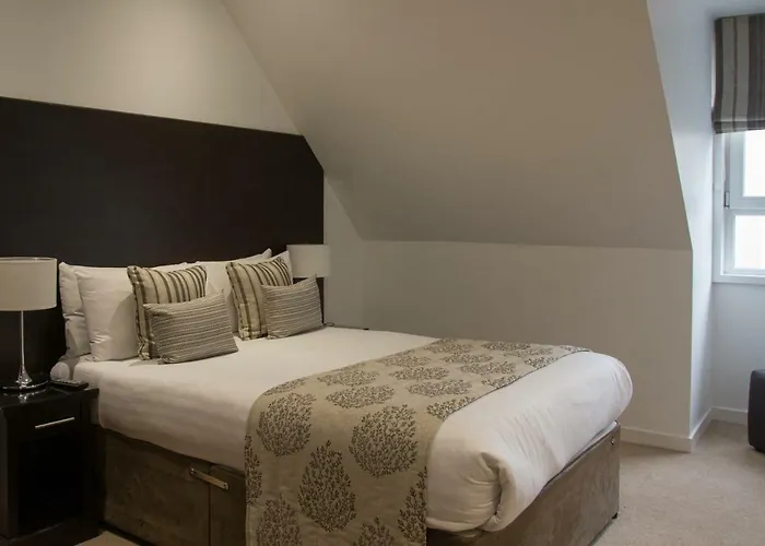 Fountain Court - Grove 4*