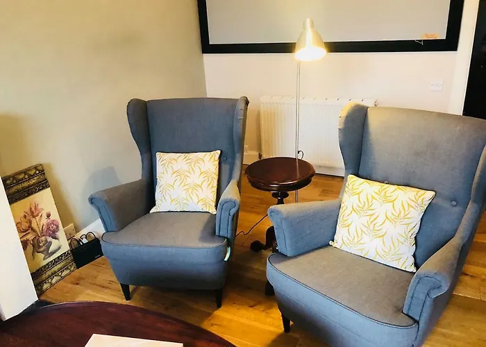 Spacious 2 Bed Next To Royal Mile & Waverley * 爱丁堡