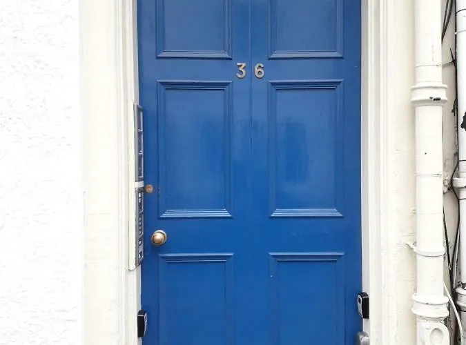 Grindlay Street Residence, 2 Bedroom, 2 Bathroom Close To Castle *