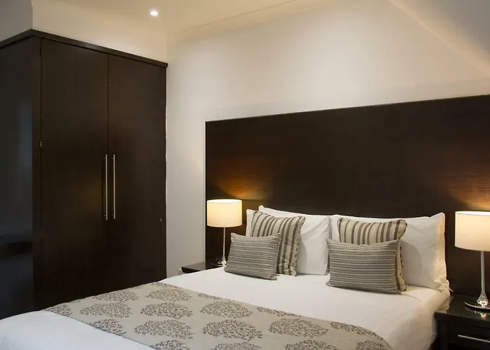 Fountain Court - Grove Lejlighedshotel 4*