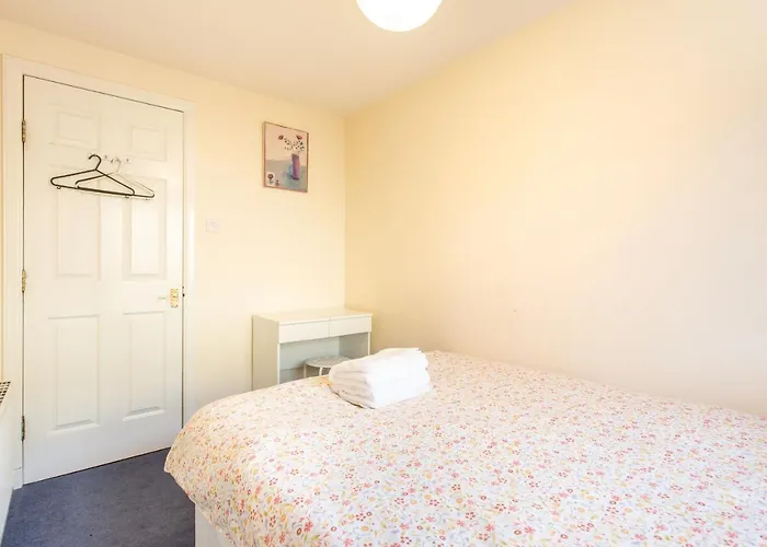 Central & Stylish 3 Bedroom, 2 Bath, Free Parking Appartamento *