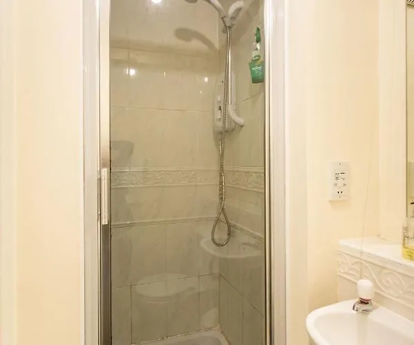 Central & Stylish 3 Bedroom, 2 Bath, Free Parking