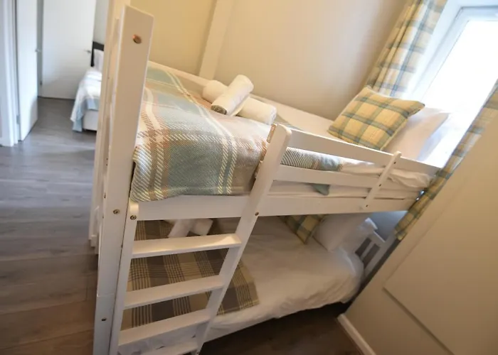 Pleasance Ground Floor Main Door Access 아파트 *