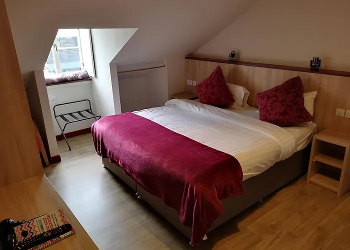 Dene Guest House, New Town 3*