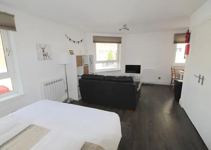 Lochrin By إدنبرة