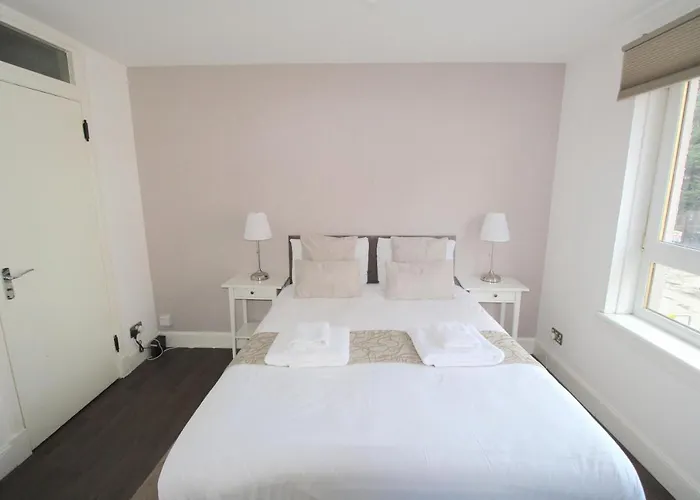 Lochrin By * إدنبرة