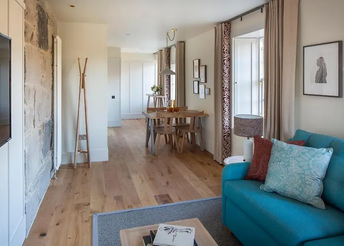 Abbey Apartments, At Holyrood 4*