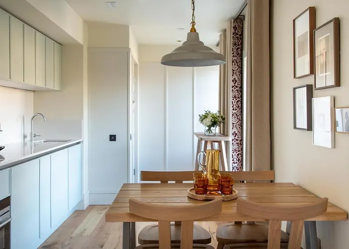 Abbey Apartments, At Holyrood 4*