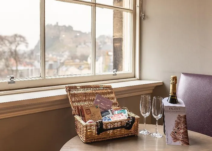 Otel No1 - George Iv Bridge 4*