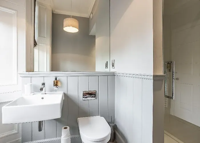 No1 - George Iv Bridge Edinburgh