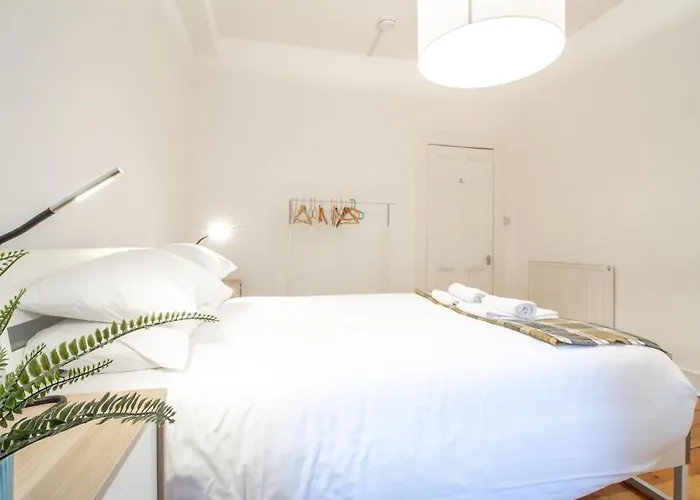 Stylish & Charming Retreat For 2- Centre! - Pass The Keys דירה *