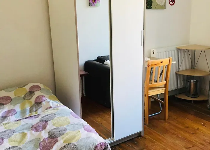 Apartment Centre Escape With Private Garden *