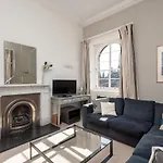 Parliament Sq Apartament